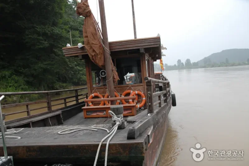 Goransa Ferry (고란사유람선) (6/6)