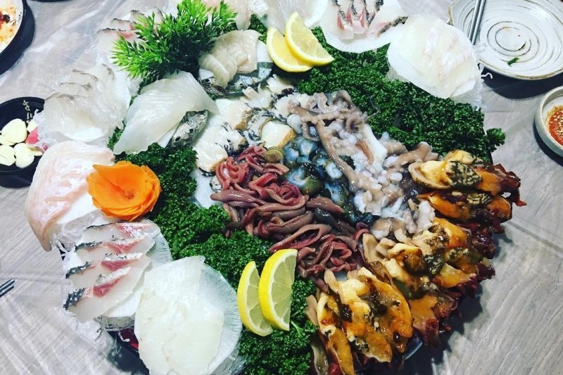 Island, Seafood Restaurant  (1/4)