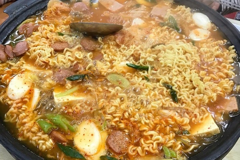 Goam Sikdang Budaejjigae(‘army base stew’, a thick Korean soup) (1/7)