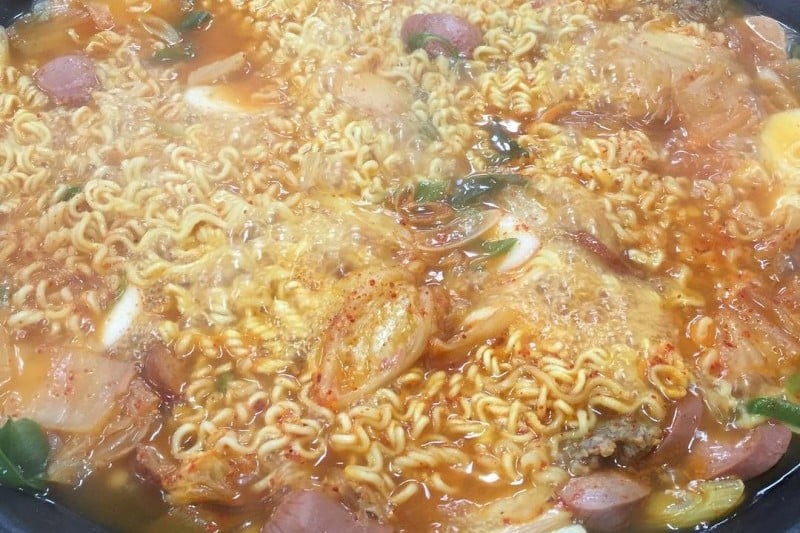 Goam Sikdang Budaejjigae(‘army base stew’, a thick Korean soup) (3/7)