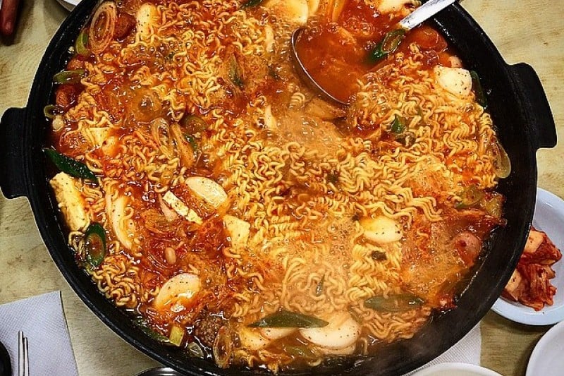 Goam Sikdang Budaejjigae(‘army base stew’, a thick Korean soup) (5/7)