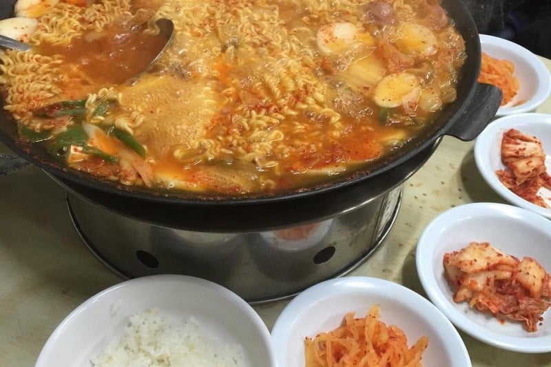 Goam Sikdang Budaejjigae(‘army base stew’, a thick Korean soup) (7/7)