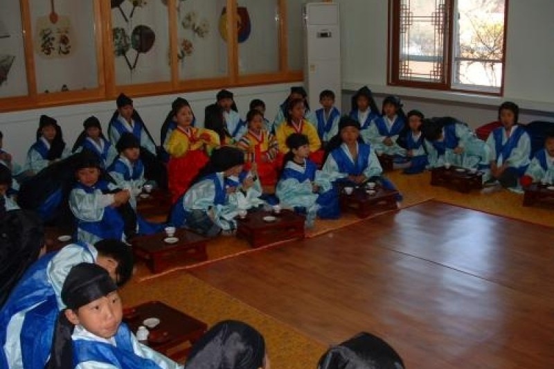 Andong School of Korean Etiquette  (2/3)