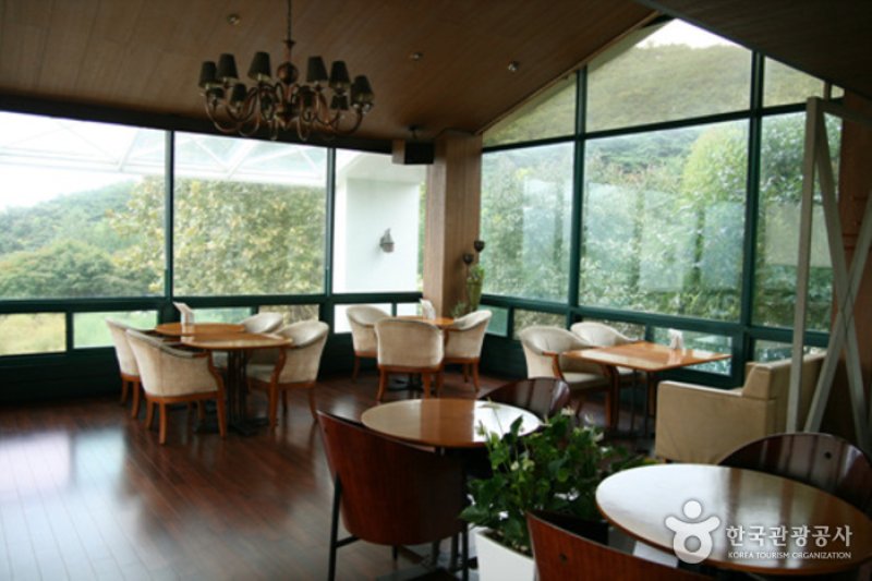 Blue Moon Restaurant  (7/9)