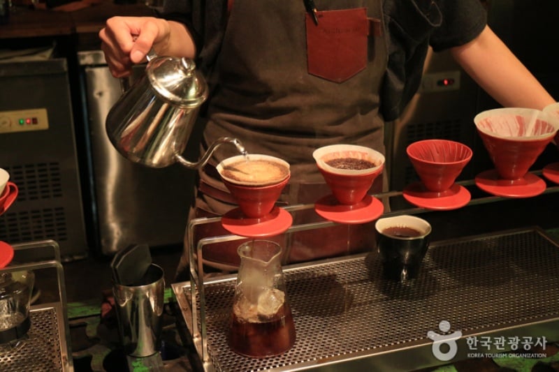 Hapjeong-dong Café Street (합정동 카페거리) (1/10)