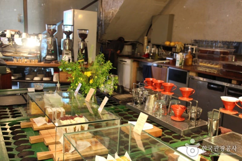 Hapjeong-dong Café Street (합정동 카페거리) (3/10)