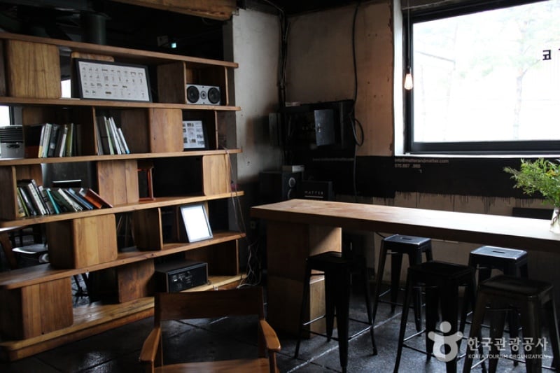 Hapjeong-dong Café Street (합정동 카페거리) (5/10)