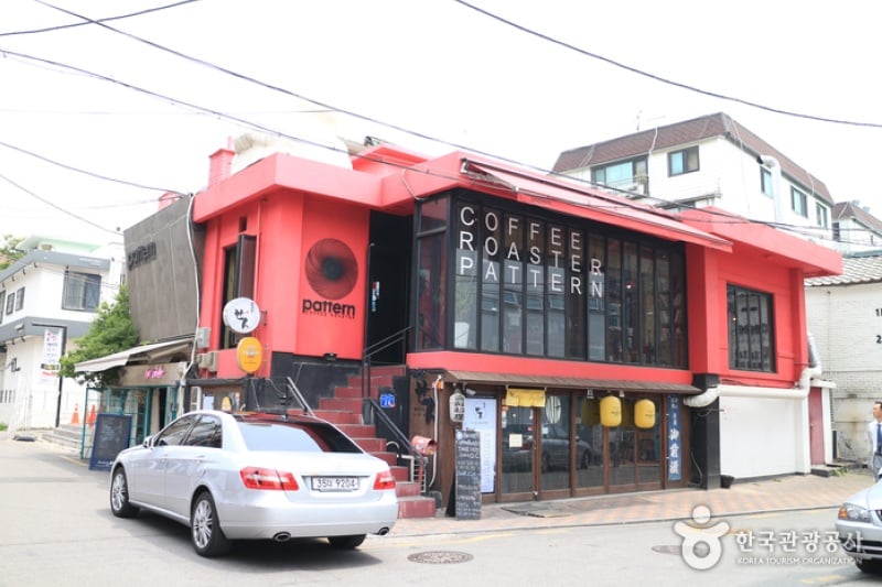 Hapjeong-dong Café Street (합정동 카페거리) (8/10)