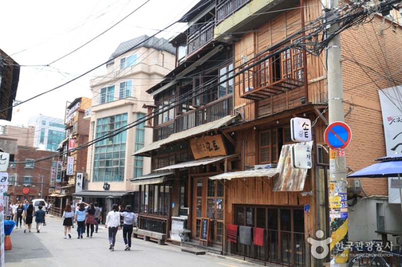 Hapjeong-dong Café Street (합정동 카페거리) (9/10)