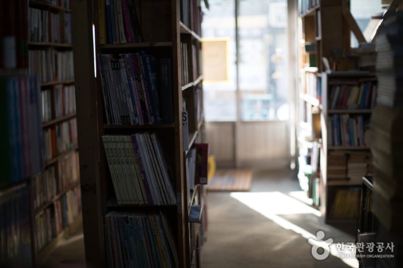 Baedari Secondhand Bookstore Alley  (4/6)