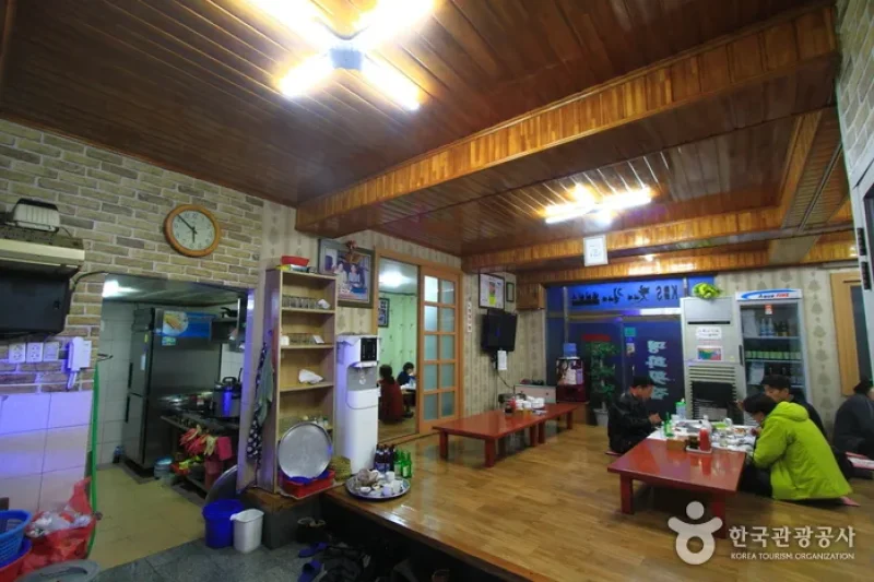 Pyeonghwa Raw Fish Restaurant  (3/5)