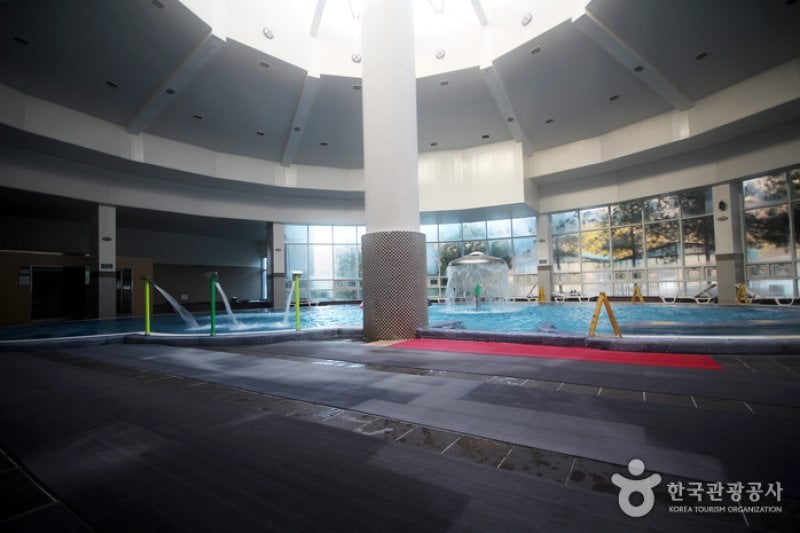 Sinbuk Resort's SpringFall  (2/4)
