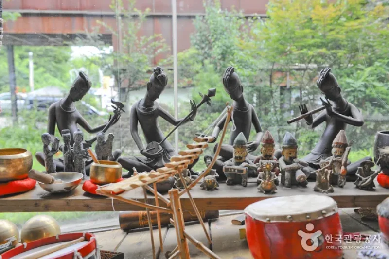 Museum of Musical Instruments of the World  (3/14)