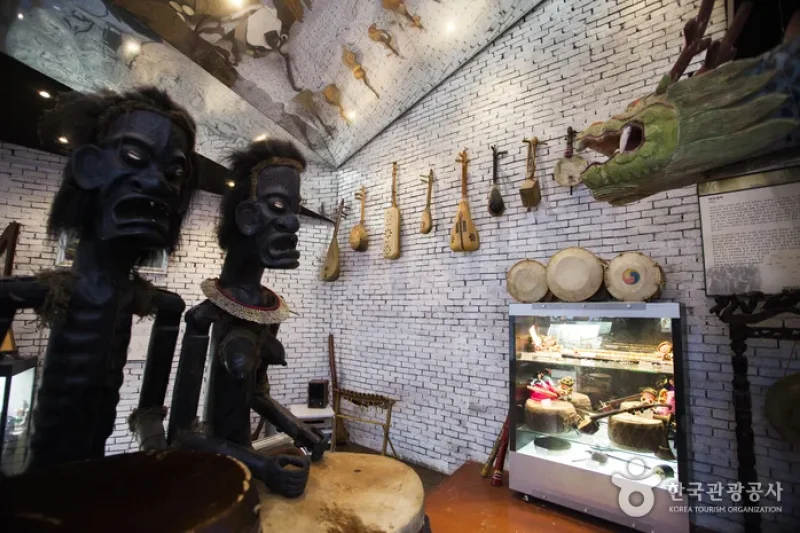 Museum of Musical Instruments of the World  (10/14)