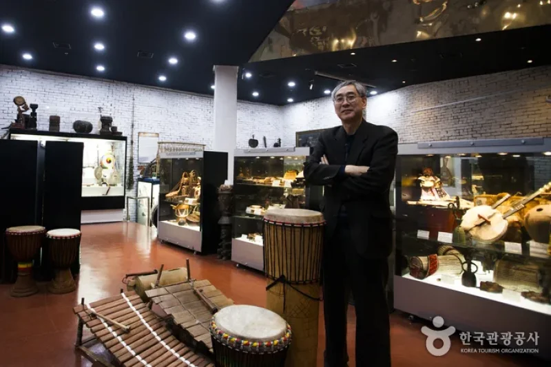 Museum of Musical Instruments of the World  (13/14)