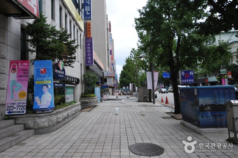 Geumnam-ro Street  (2/3)