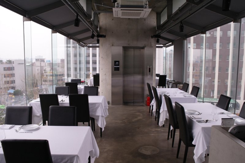 Dining in Space  (2/4)