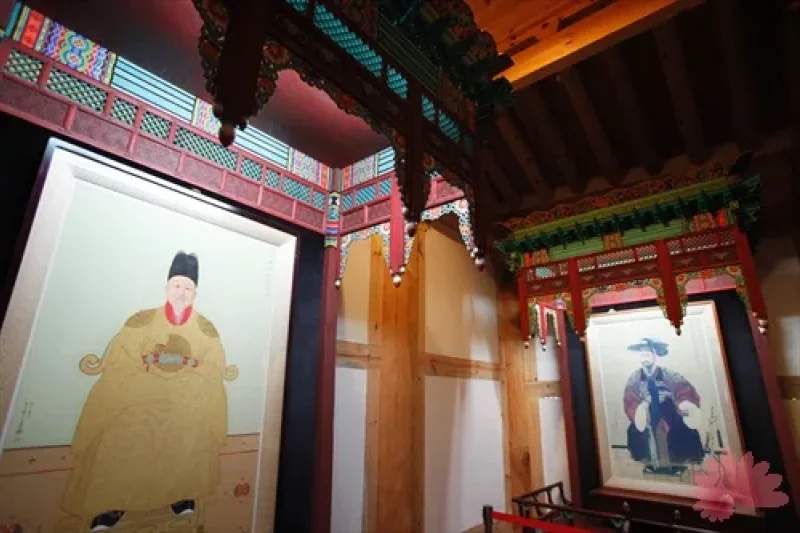 Royal Portrait Museum  (8/15)