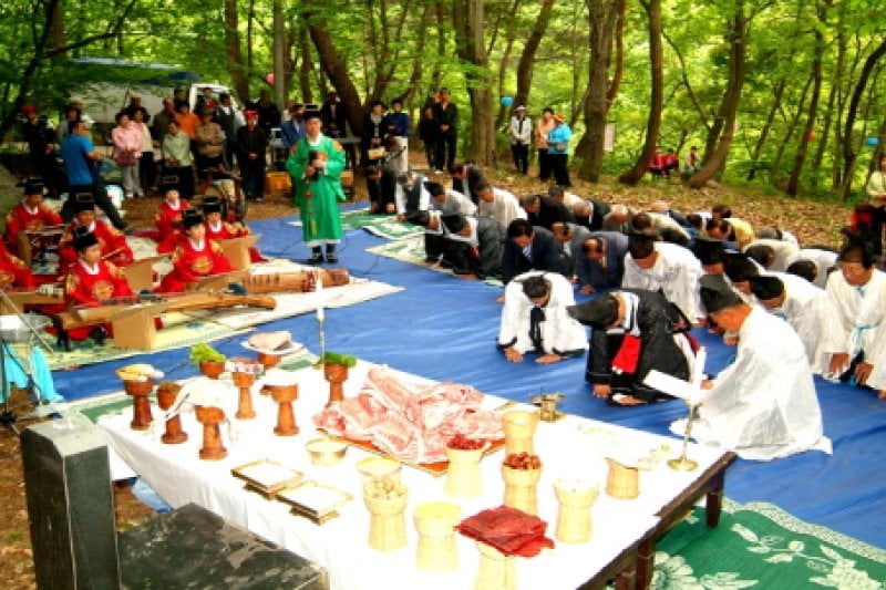 Gyeryongsan Mountain Sanshinje  (4/4)