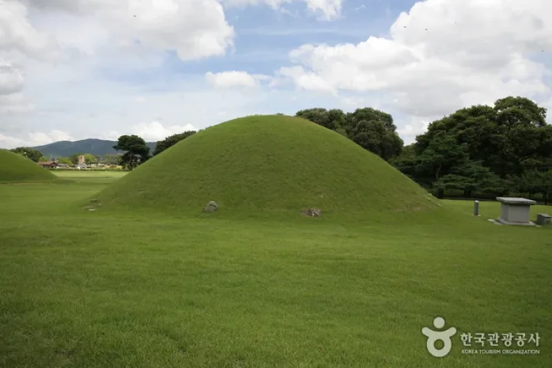 Gyeongju Royal Tomb of King Naemul  (2/4)