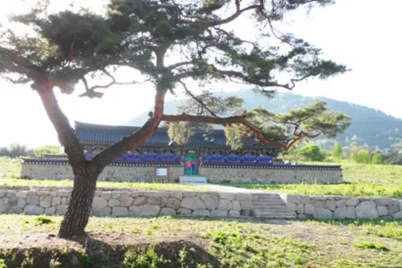12 Distinguished Hyeonpung Gwaks’ Shrine  (5/5)
