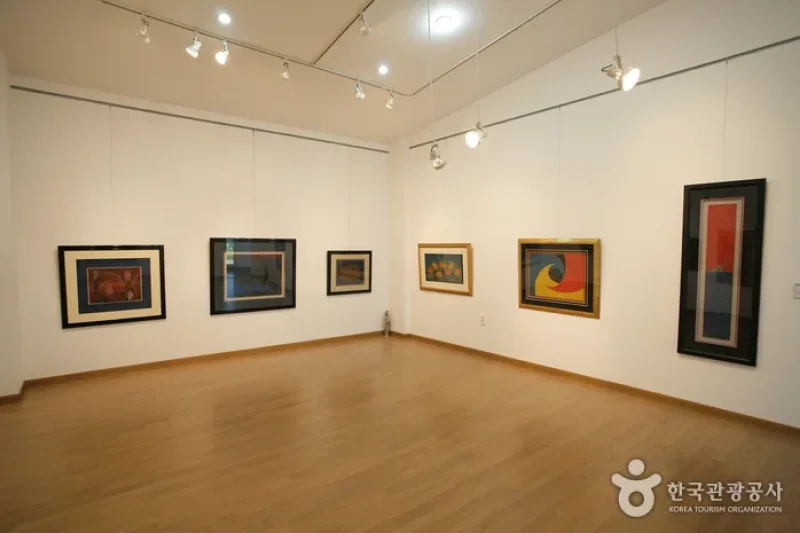 Ottchil Art Museum  (2/5)