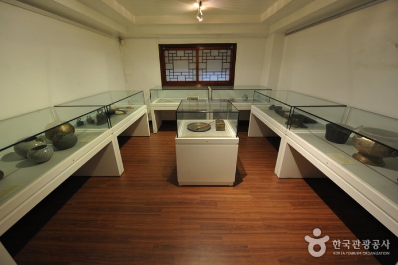 Chunghyeon Museum  (1/11)