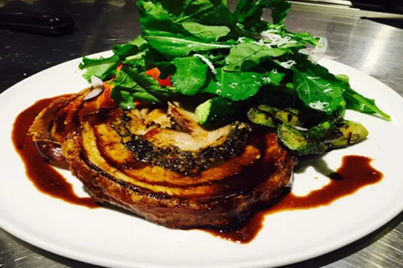 Oola Restaurant  (4/5)