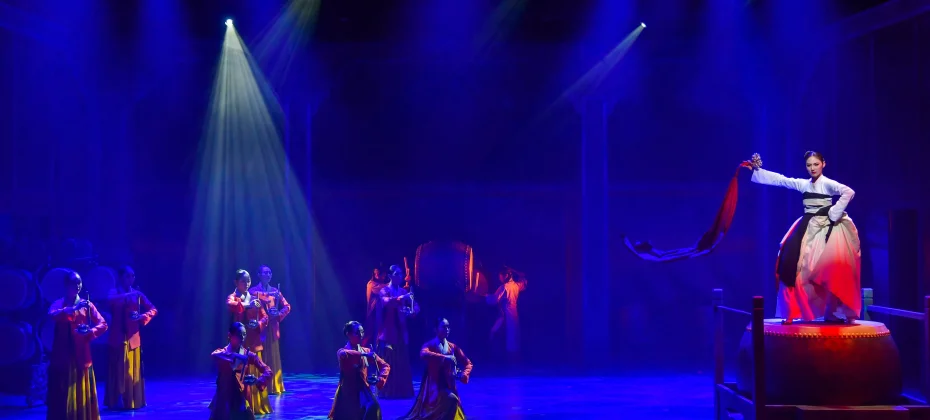 [Lotus, A Flower Comes Out Once More] Two folktales in the performance. (7/22)
