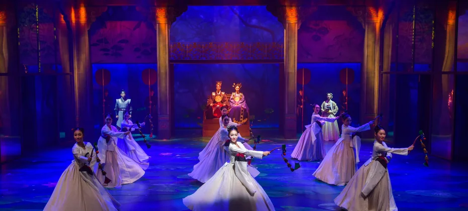[Lotus, A Flower Comes Out Once More] Two folktales in the performance. (9/22)