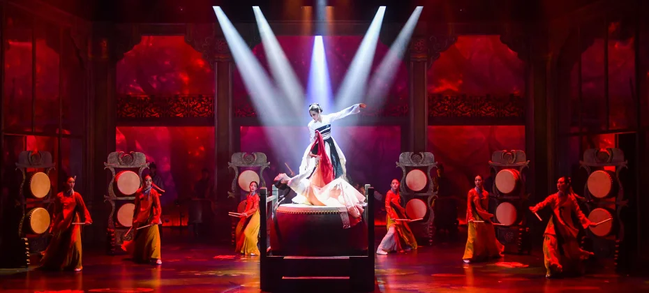 [Lotus, A Flower Comes Out Once More] Two folktales in the performance. (12/22)