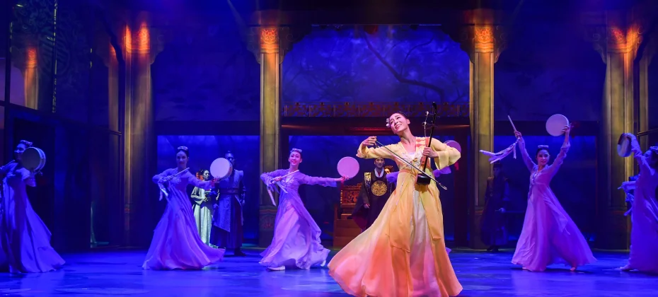 [Lotus, A Flower Comes Out Once More] Two folktales in the performance. (18/22)