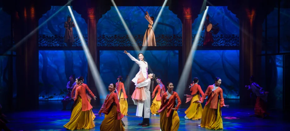 [Lotus, A Flower Comes Out Once More] Two folktales in the performance. (19/22)