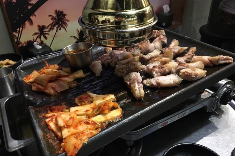 Haha &amp; Kim Jong-guk's 401 Butcher Restaurant (2/11)