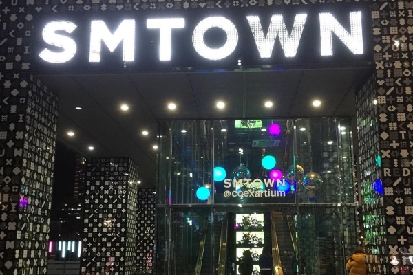 A Korean-wave style gourmet trip by SM-YG-JYP!