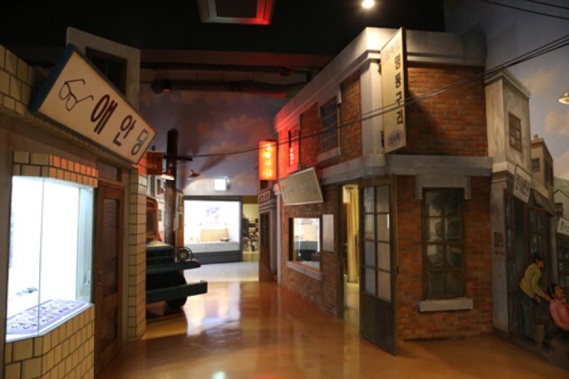 Hyangchon Cultural Center (향촌문화관) (2/8)