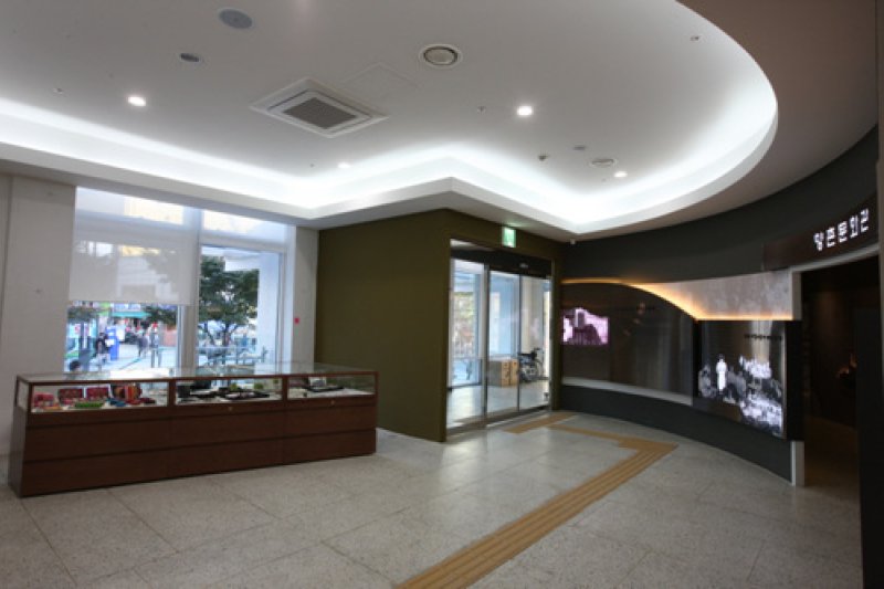 Hyangchon Cultural Center (향촌문화관) (4/8)