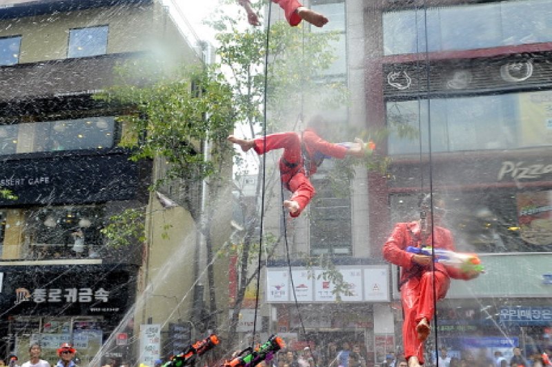 Water Gun Fight Festival   (8/23)