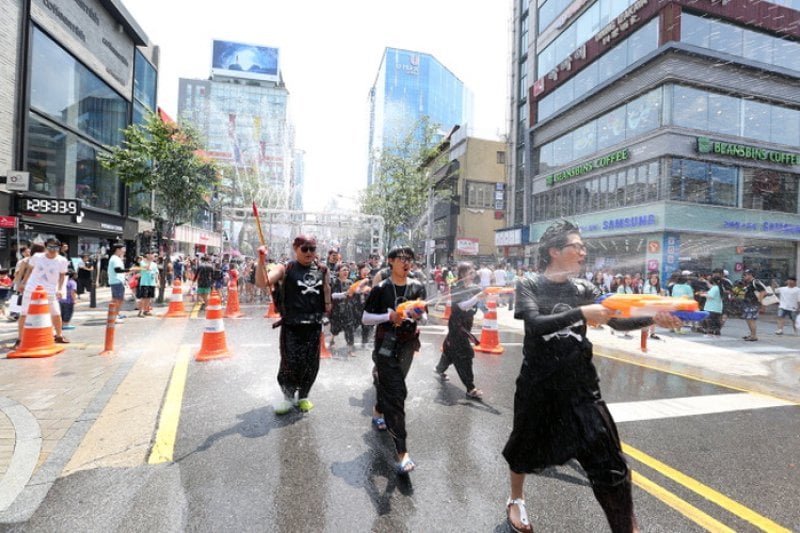 Water Gun Fight Festival   (12/23)