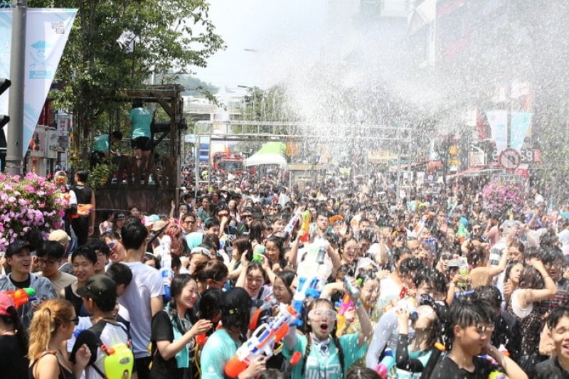Water Gun Fight Festival   (13/23)