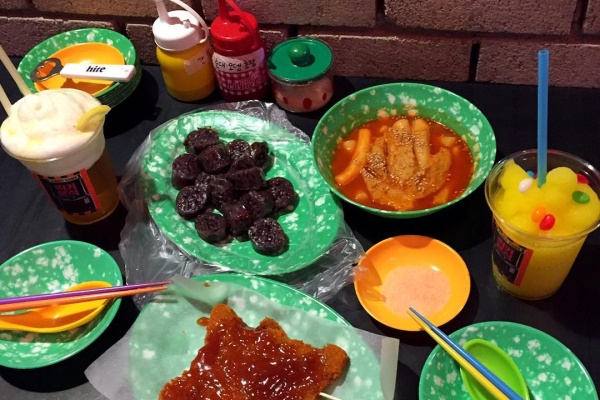 Seoul's Old School Eateries : Old School, Vintage Vibes