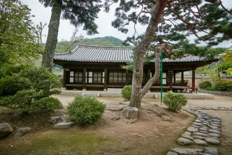 Nampyeong Moon Clan's Original Residence Area  (5/22)