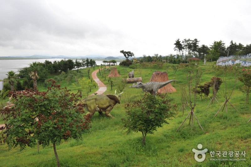 Uhangri Dinosaur Fossil Natural Historic Monument  (9/16)