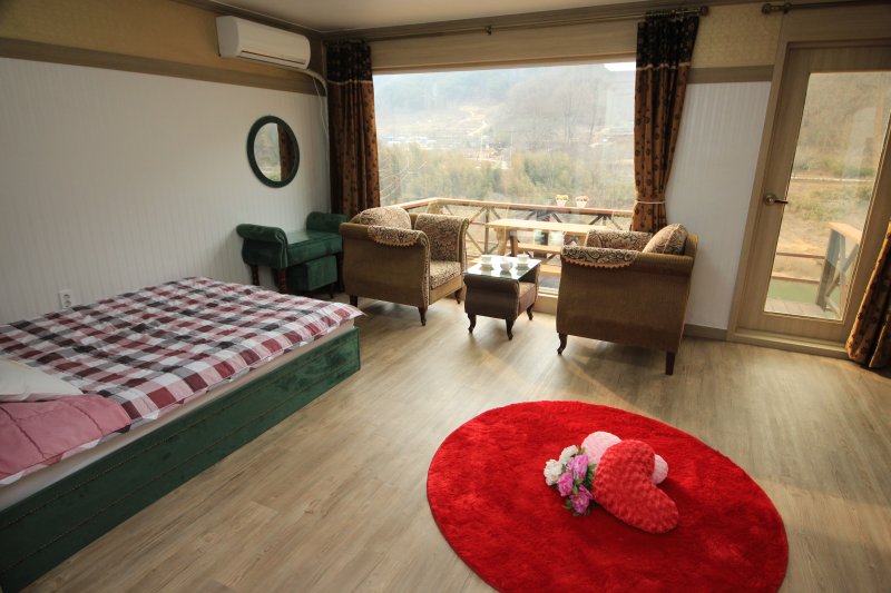 White Village - Goodstay  (6/7)