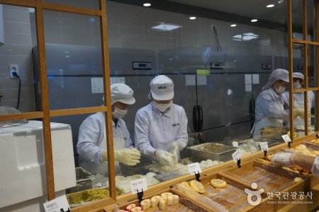 Samjin Fish Cake History Museum [Busan Fish Cake Museum] 