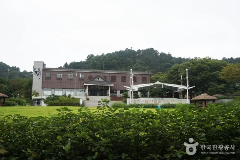 Hansan Mosi  (24/25)