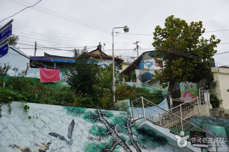 Gagopa Kkoburang-gil Mural Village  (9/9)