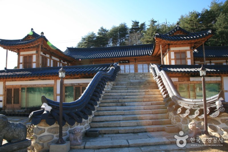 Jeonggangwon - Korea Traditional Food Culture Experience Center  (8/9)