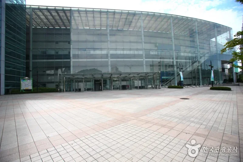 aT Center  (3/4)