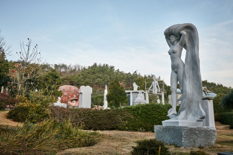Sculpture Park of Keumkuwon  (13/18)